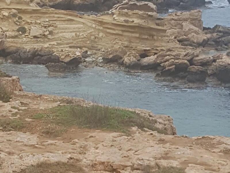 Pezounospilioi Beach